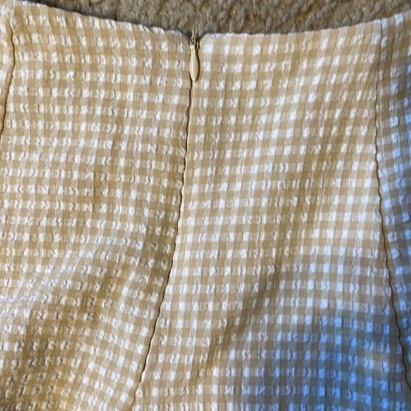 Spaghetti strap white top with seersucker tan gingham shorts XS - Picture 8 of 9